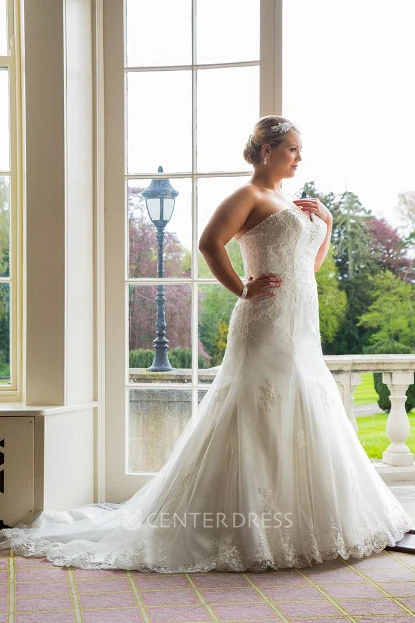 Lace-Up Sweetheart Trumpet Bridal Gown With Lace