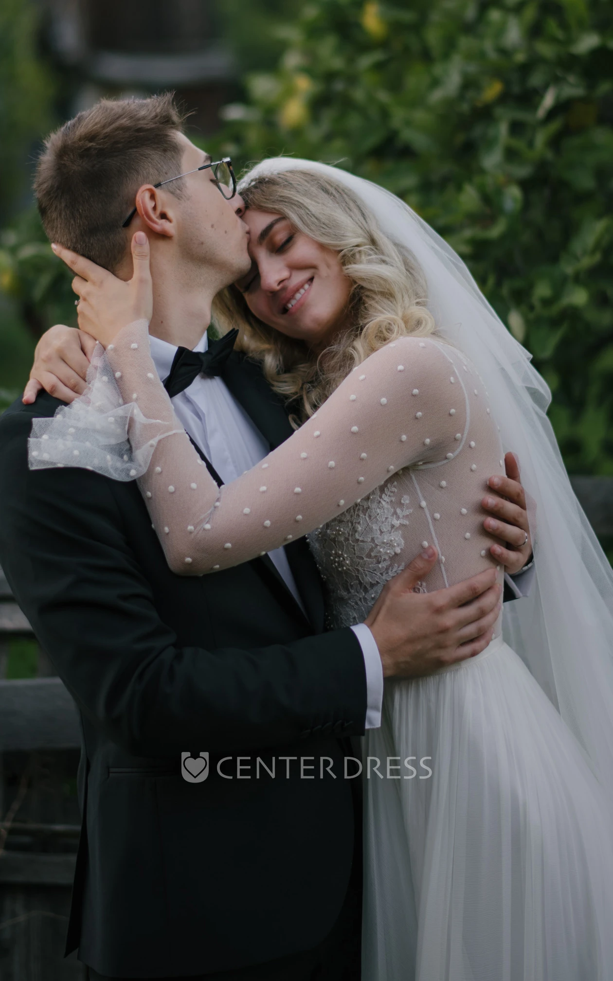 Casual Bateau Neckline A-Line Chiffon Wedding Dress With Illusion Back And Appliques