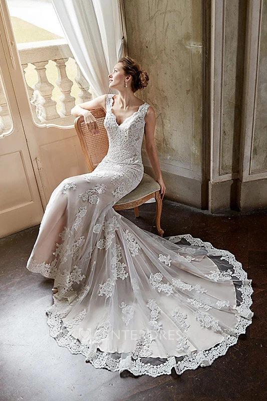 Trumpet Long Sleeveless Appliqued V-Neck Lace Warm Wedding Dress