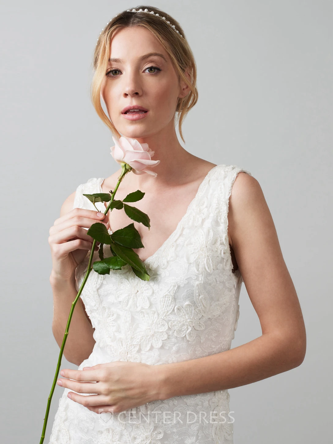 Midi V-Neck Appliqued Lace Winter Wedding Dress With V Back