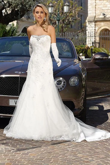 A-Line Long Strapless Appliqued Sleeveless Tulle Wedding Dress With Beading