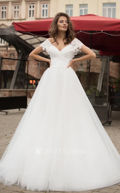 Romantic Ball Gown Off-the-shoulder Tulle Wedding Dress