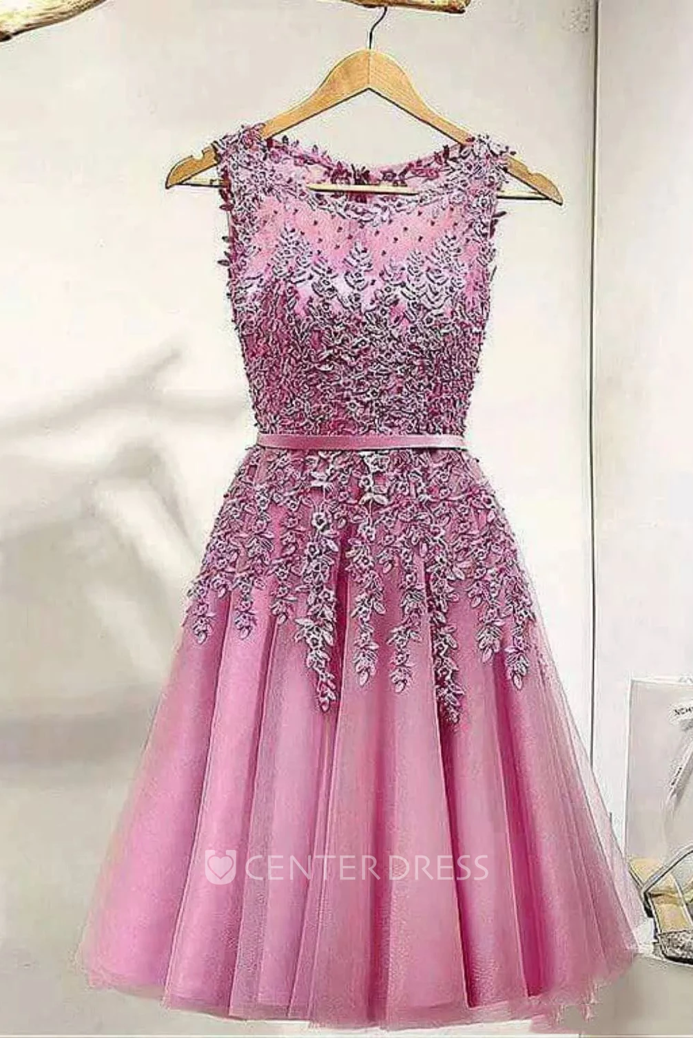 A-line Knee-length Sleeveless Bateau Appliques Pleats Sash Ribbon Lace Tulle Homecoming Dress