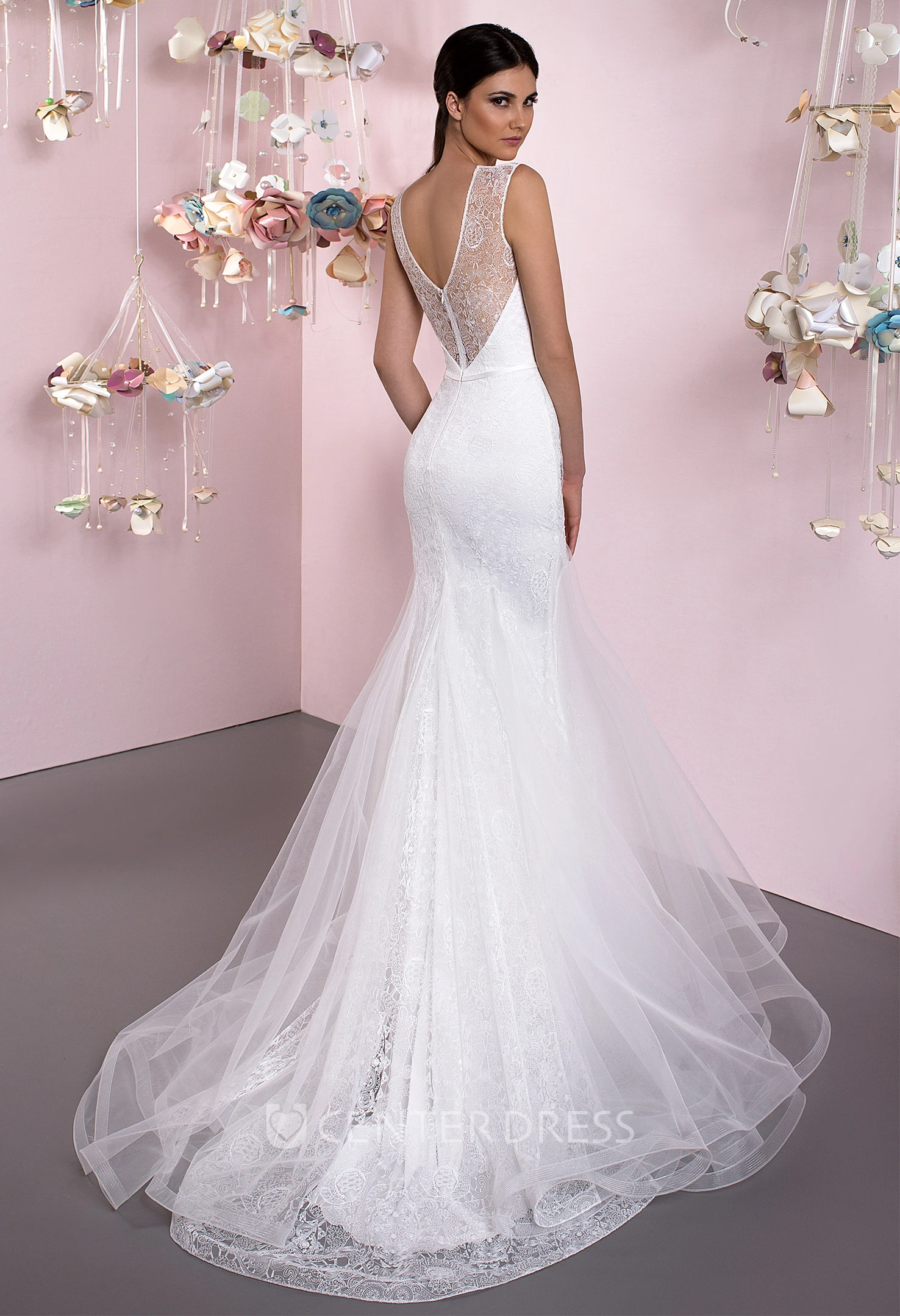Mermaid Appliqued Scoop Floor-Length Sleeveless Tulle Wedding Dress With Low-V Back And Lace