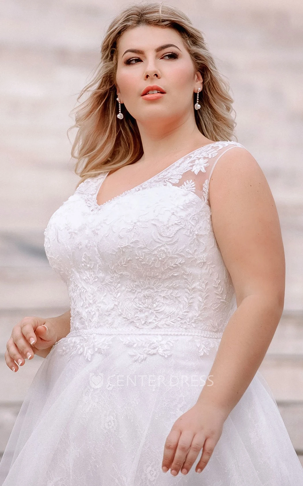 Elegant Sleeveless Floor-length Lace A Line Wedding Dress with Appliques