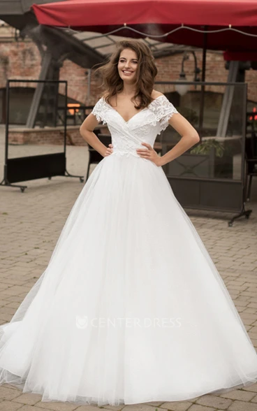 Romantic Ball Gown Off-the-shoulder Tulle Wedding Dress