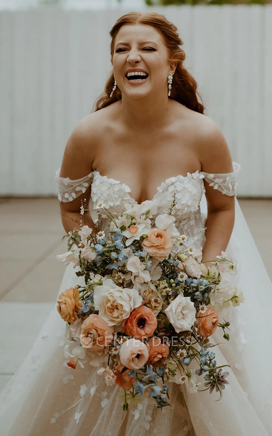 A-Line Sexy Off-the-Shoulder Romantic Multi-Layers Tulle Delicate Lace Applique Trailing Wedding Dress