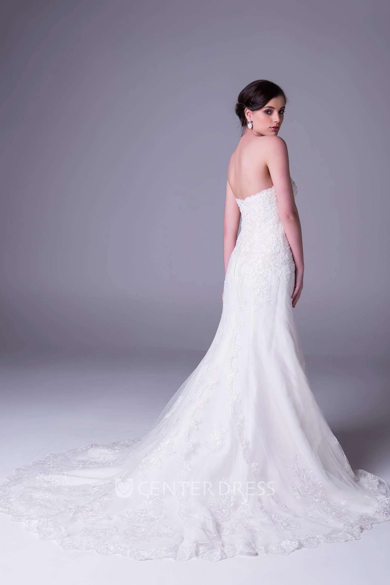 A-Line Sweetheart Floor-Length Lace Wedding Dress With Appliques And V Back