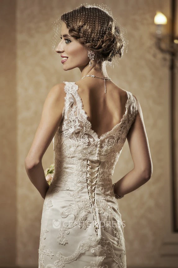Sheath Sweetheart Appliqued Long Sleeveless Lace Wedding Dress With Waist Jewellery