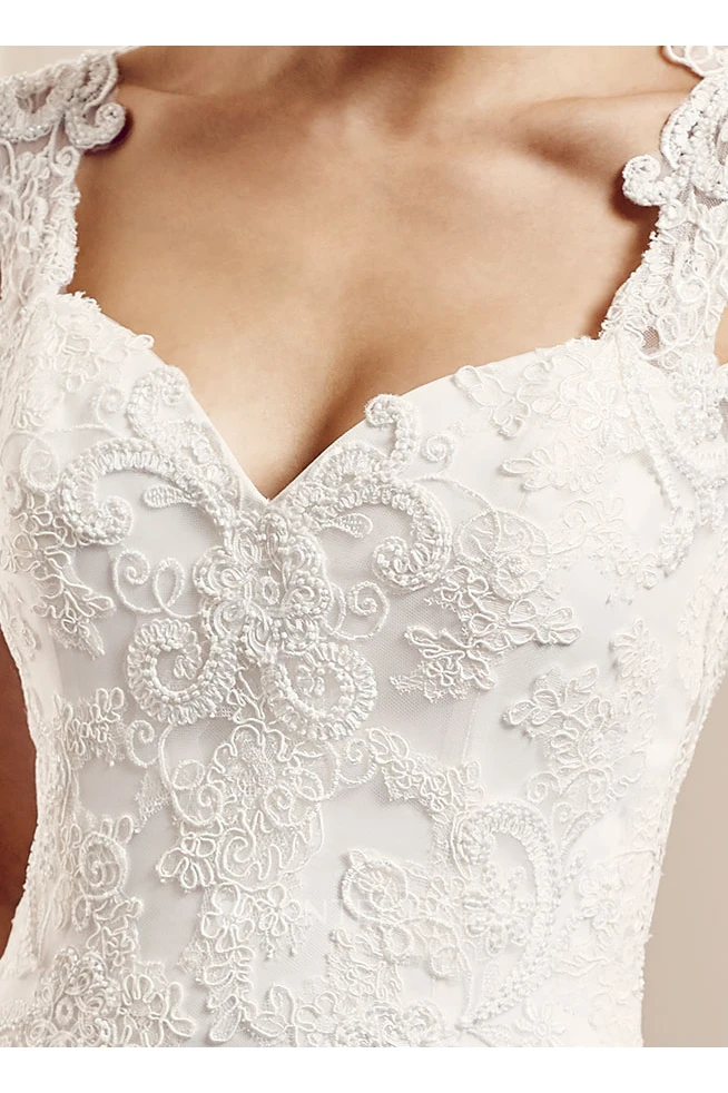 Mermaid Queen-Anne Floor-Length Appliqued Sleeveless Lace Wedding Dress With Keyhole Back And Court Train