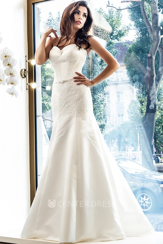 Floor-Length Sleeveless Sweetheart Appliqued Satin Wedding Dress