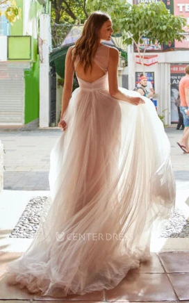 Bohemian Country Tulle A-Line Wedding Dress With Plunging Neckline And Keyhole