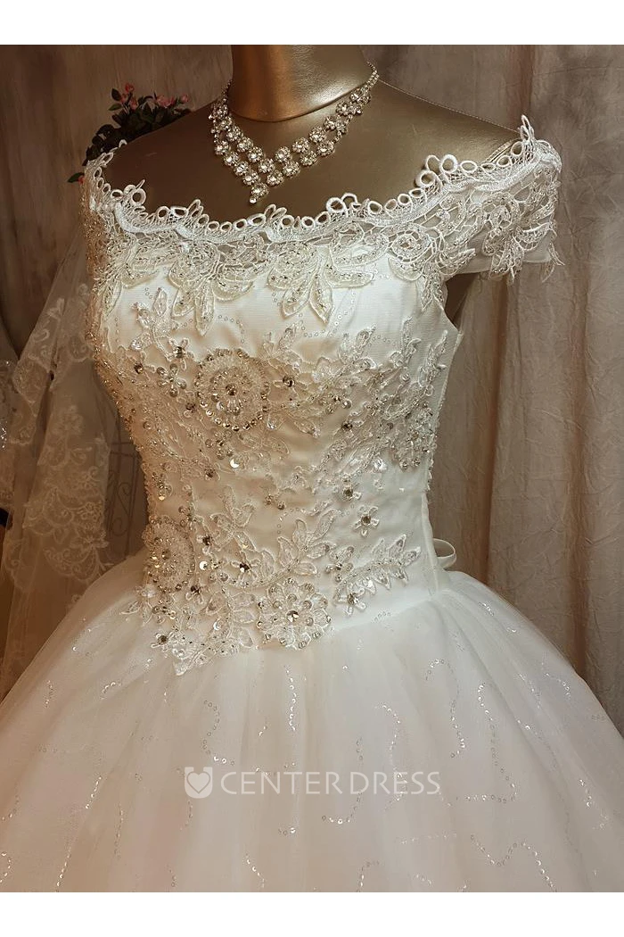Gorgeous Short Sleeve Lace Spring Wedding Dress Ball Gown With Appliques