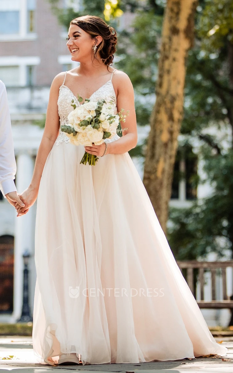 Elegant V-neck Spaghetti Appliques Lace Sweep Train Casual Bride Country Wedding Dress