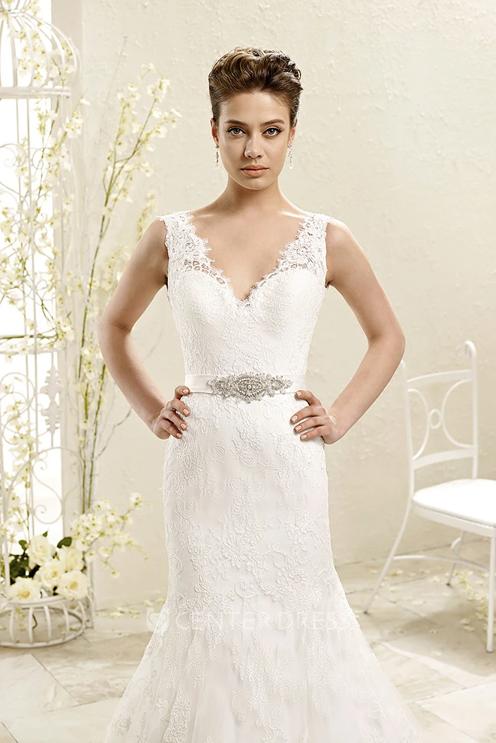 Mermaid Floor-Length V-Neck Appliqued Sleeveless Lace Winter Wedding Dress With Waist Jewellery