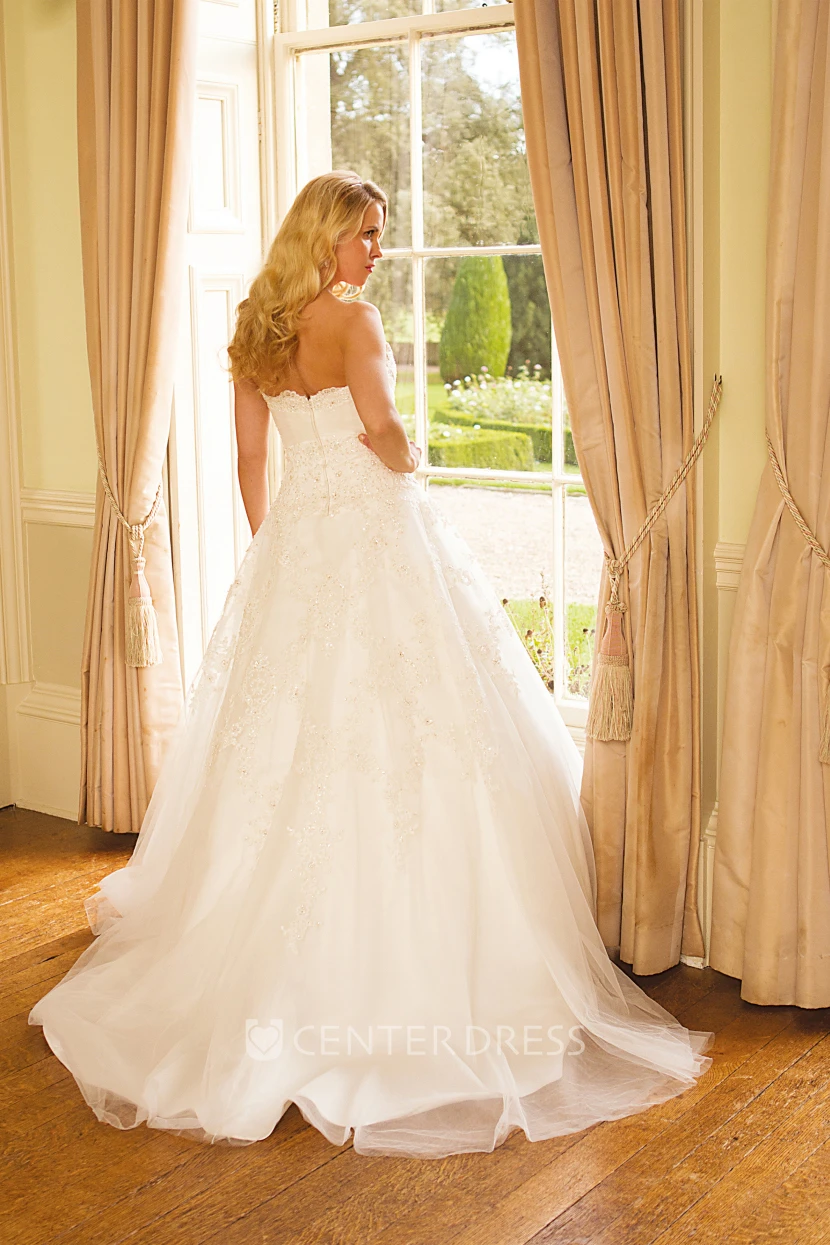 A-Line Ball-Gown Strapless Floor-Length Appliqued Sleeveless Lace&Tulle Wedding Dress With Backless Style And Court Train