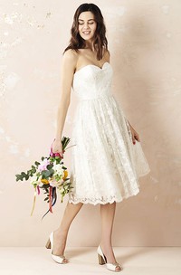 Tea-Length Sweetheart Sleeveless Appliqued Lace Wedding Dress