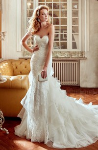 Sweetheart Lace Wedding Dress with Ruffled Tulle Train 