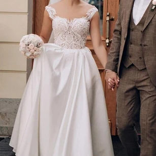 A Line Sleeveless Satin Lace Elegant Button Illusion Wedding Dress