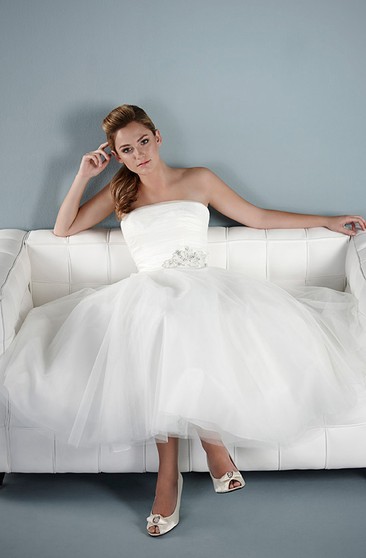 white rockabilly wedding dress