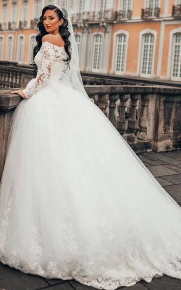Long Sleeved Ball Gown Off-the-shoulder Tulle Wedding Dress with Appliques