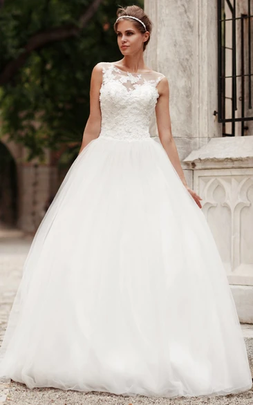Ball Gown Scoop-Neck Appliqued Long Sleeveless Tulle Wedding Dress