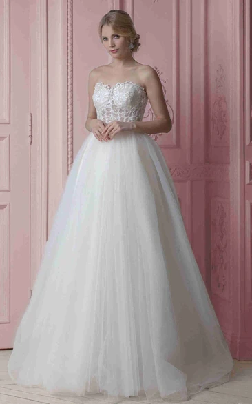 A-Line Embroidered Sweetheart Tulle Wedding Dress With Beading