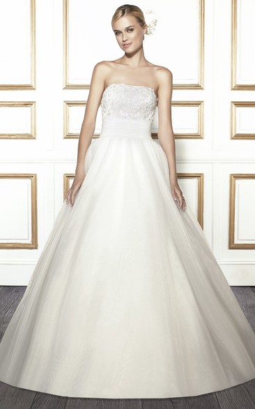 Ball-Gown Long Strapless Sleeveless Appliqued Satin Wedding Dress With Court Train And Backless Style