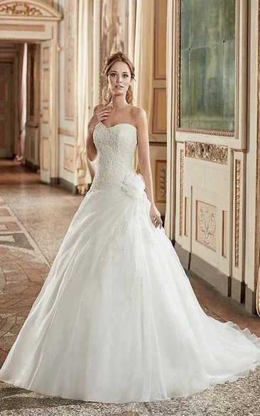 A-Line Sweetheart Appliqued Organza Wedding Dress With Flower And Beading