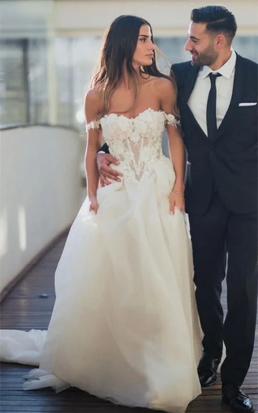 Casual Sleeveless Off-the-shoulder A Line Tulle Chapel Train Wedding Dress