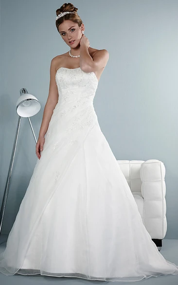 A-Line Appliqued Strapless Tulle Wedding Dress