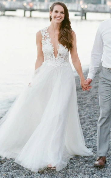 Sexy A-Line V-neck Lace Tulle Wedding Dress With Button Back And Appliques