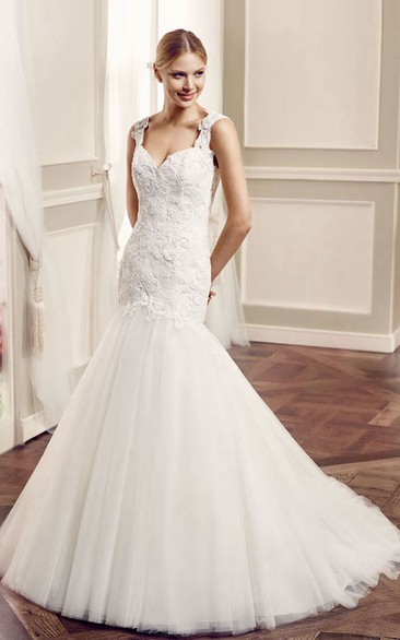 Mermaid Queen-Anne Floor-Length Appliqued Sleeveless Lace Wedding Dress With Keyhole Back And Court Train