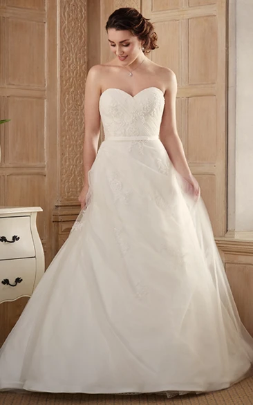 Sweetheart Maxi Appliqued Tulle Wedding Dress With Sweep Train