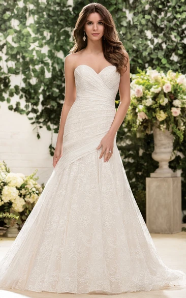 Sweetheart Long Trumpet Wedding Dress With Ruching And Lace