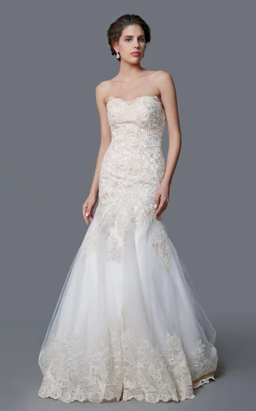 Sweetheart Strapless Chapel Train Lace Mermaid Wedding Dress with Appliques