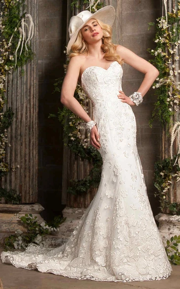 Mermaid Appliqued Sleeveless Sweetheart Lace Wedding Dress With Court Train