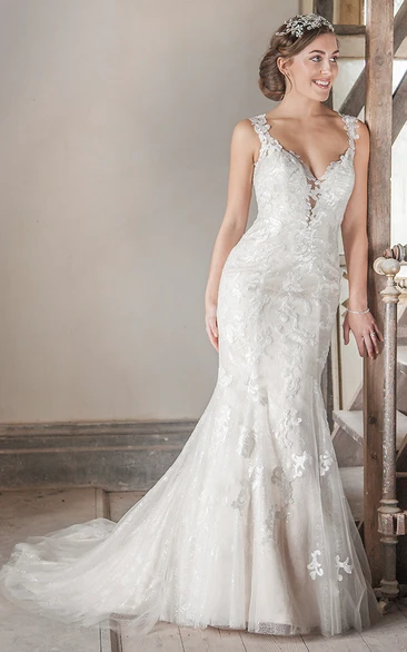 Straps Floor-Length Appliqued Tulle&Lace Wedding Dress With Court Train And Illusion