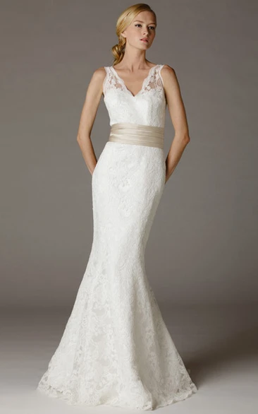 Mermaid Appliqued V-Neck Sleeveless Maxi Lace Wedding Dress With Bow