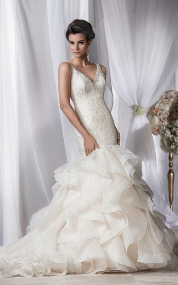 Sleeveless V-Neck Ruffled Trumpet Gown With Appliques