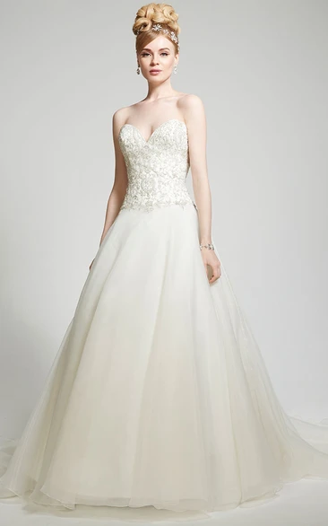 A-Line Maxi Beaded Sweetheart Sleeveless Wedding Dress With Chapel Train And Backless Style