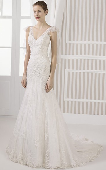 Sheath Appliqued Poet-Sleeve Floor-Length V-Neck Lace Wedding Dress With Court Train And Deep-V Back