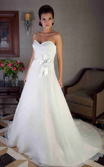 A-Line Appliqued Sweetheart Floor-Length Tulle&Satin Wedding Dress With Bow And Corset Back