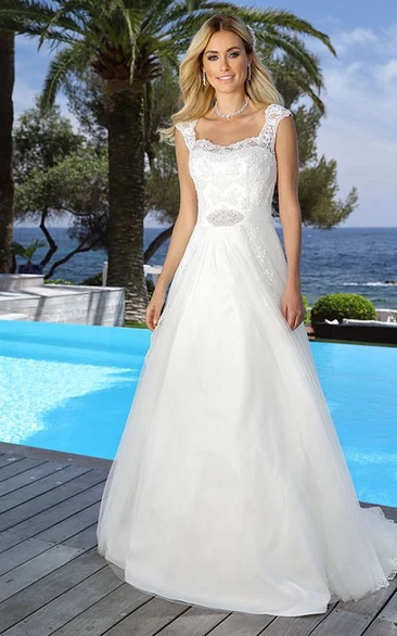 Square Floor-Length Appliqued Tulle Wedding Dress With Waist Jewellery And Keyhole