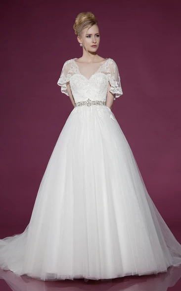 Floor-Length Sweetheart Appliqued Petal-Sleeve Tulle Wedding Dress With Chapel Train