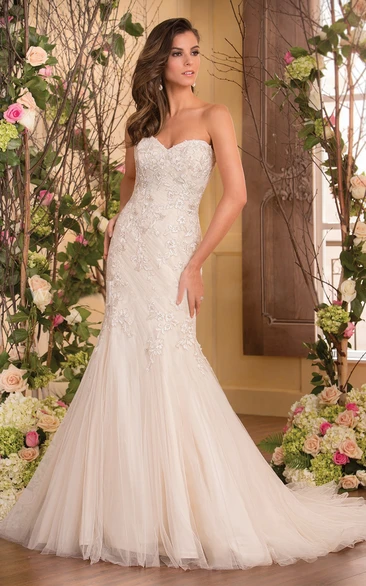 Sweetheart Mermaid Gown With Bow Tie And Appliques