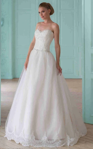 Ball Gown Sweetheart Tulle Wedding Dress With Crystal Detailing And Lace Up
