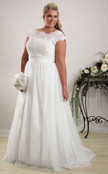 Sheath Scoop-Neck Long Cap-Sleeve Tulle Plus Size Wedding Dress With Appliques