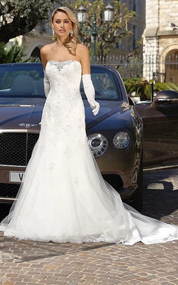 A-Line Long Strapless Appliqued Sleeveless Tulle Wedding Dress With Beading
