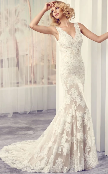 Maxi V-Neck Appliqued Lace Wedding Dress With Court Train And V Back